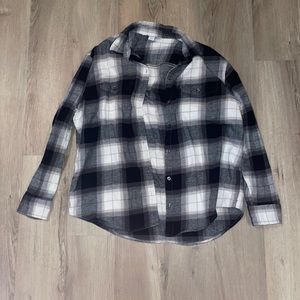 Old Navy black, gray, and white medium boyfriend flannel